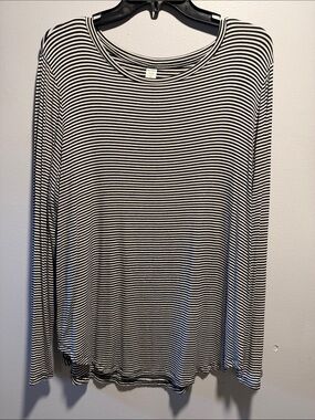 Old Navy Black and White Striped Long Sleeve Tee
